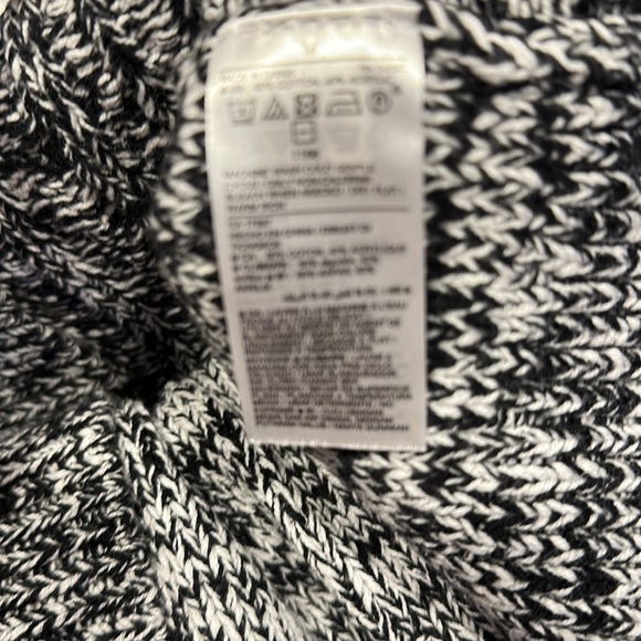 Old navy black and white sweater. - Picture 5 of 5